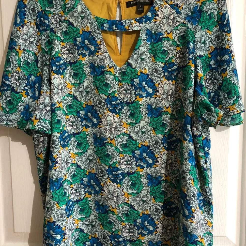 EUC Blouse by banana republic large floral gold blue white black short sleeve - Picture 3 of 11